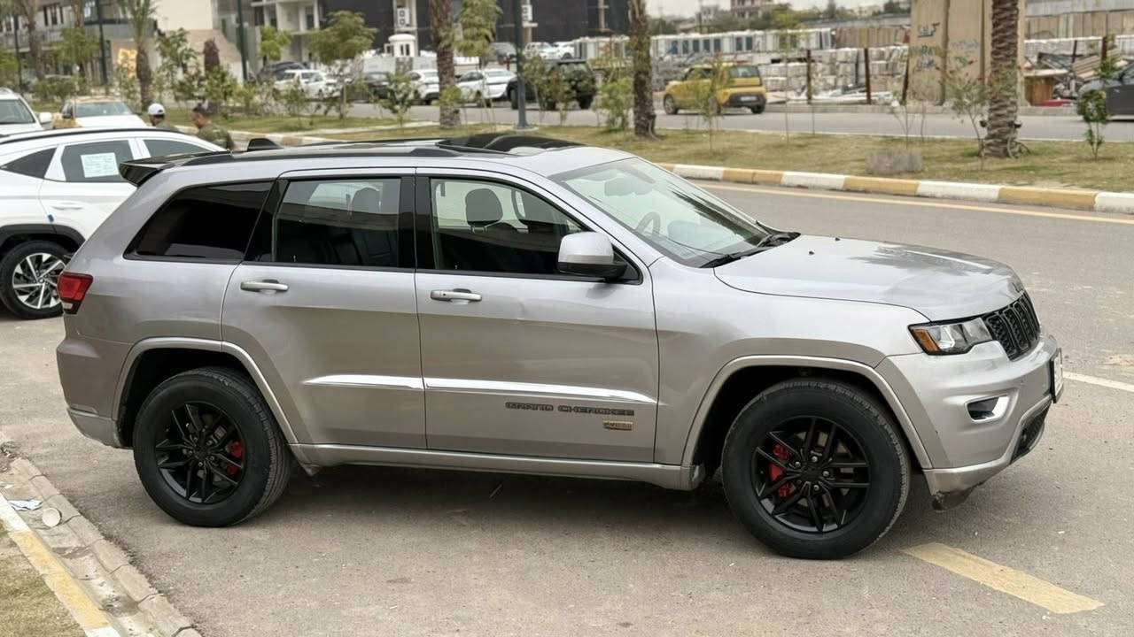 🚗 للبيع: جيب لاريدو فول (Grand Cherokee Laredo) موديل 2016
• 🔹 الحالة: السيارة خير من الله
 • 🔹 الحادث : (جاملغ + بنيد + باب السائق)
 • 🔹 الصبغ: بيها 5 قطع صبغ ابيع حزام 
 • 🔹 الممشى: 76 ألف ميل
 • 🔹 المحرك: V6
 • 🔹 الفئة: فول – فئة خاصة السيارة اربعينيه 
 • 🔹 الرقم: مميز – تحويل مباشر
 • 🔹 المواصفات:فول للخير 
 • تدفئة ❄️🔥
 • تبريد
 • 🔹 ملاحظة: السيارة أحلى من الصور / صدر جديد
 • 🔹 ما تحتاج أي شي (مناقصها شي)

💰 السعر: 15,500 دولار (قابل للتفاوض بشكل بسيط)

📍 الموقع: بغداد – حي الجهاد / شارع الشارقة

📞 للتواصل:
 • ***********
 • ***********
