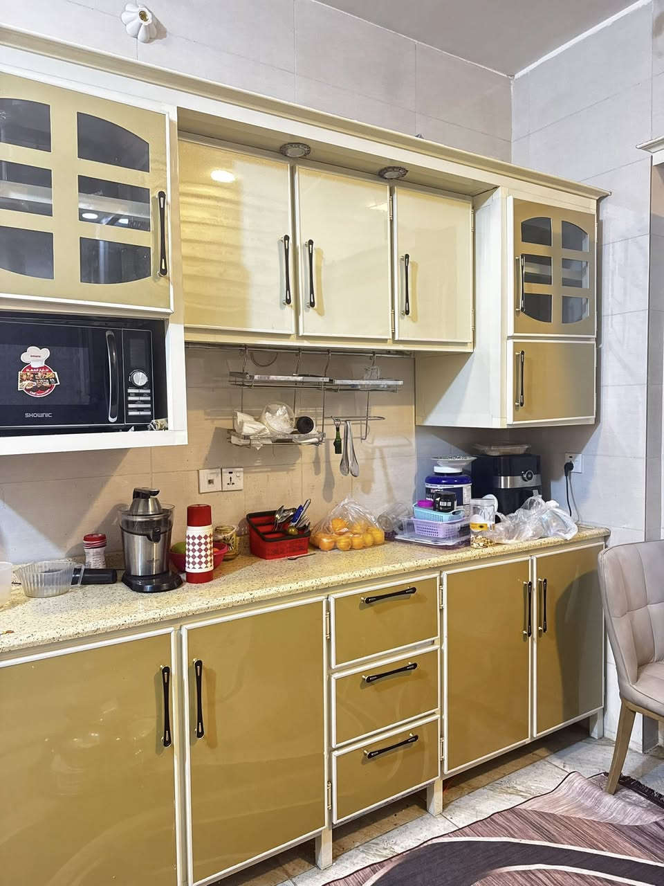 كاونتر خالي من اي كسر ب٧٠٠ وبي مجال شراي يتصل  ومجمدة للبيع ب١٠٠ والفرن ب١٠٠ للبيع والطباخ ب٧٥هم للبيع ***********
