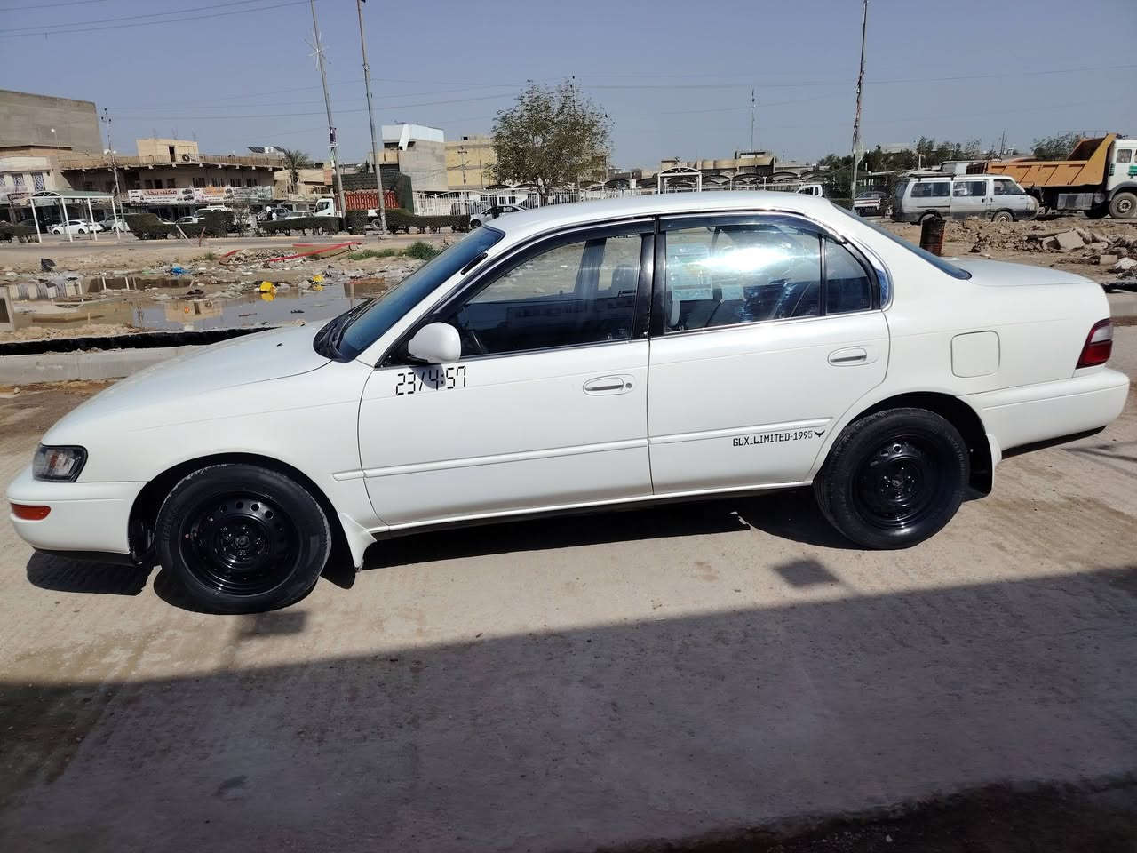 للبيع كورلا موديل 1995
صبغ عام جماليه
كفاله من ضرر
محرك جديد كير اوتوماتيك
حداديه جديده تخم تاير جاهزه
سياره احله من صوره
 سعر 68 بيها مجال 
مكان واسط نعمانيه *********** /***********
