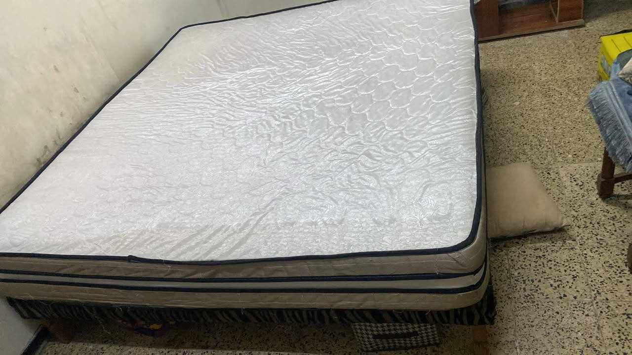 السلام عليكم ورحمة الله
من رخصة الاخ الادمن المحترم..

تخم قنفات 8 مقاعد السعر 350 وبي مجال
غساله توشيبا كلش نضيفه حوضين 50 بيها مجال.
دوشك نفرين كلش نضيف استخدام قليل
السعر 80 بي مجال 

العنوان السيديه هاتف 
***********
***********
