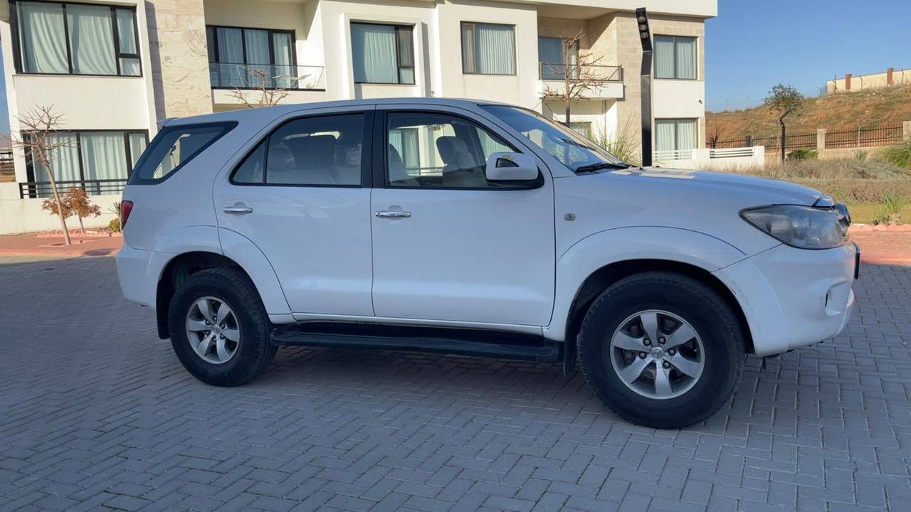 تیۆتا فۆرچنەر 2008 بێ بۆیاخ 
چوار تایەی تازەو نوێی لە ژێرە
سیستمی غازە
هەزەیی تازەیە یەك مانگە هەزەكراوە
شاشە ئایپاد و كامێرا
سێ ڕیز كوشن
گێڕ ئۆتۆماتیك
سەنەوی بەناوی خۆمەوەیە بەشەرتی بە ناو كردن و
تحویل 
غەرامە لەسەر خۆم  4 پستۆنە

سعر : داوای بکە لە کۆمێنت ڕاستەوخۆ بۆت دێت 🤖 

سۆنەرەكەیم داناوە 
تەنیا سەنەوییەكەی بەسەر چوە پێویستی بە تازەكردنەوە هەیە

ژمارەی خاوەنی

***********
***********
