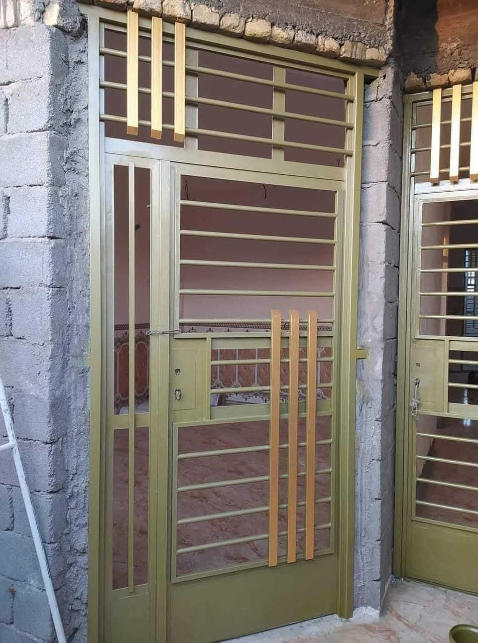 صبغ وتنضيف بيبان وشبابيك شغل درجه اولى بسعار مناسبة الاتصال عل رقم *********** أو مراسلتي خاص وتدللون 🌷
