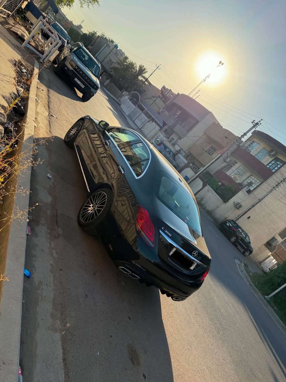 السلام عليكم 
للبيع 
مارسدس  
C300 
موديل 2021 
فول موصفات 
ماشيه 52 الف كيلو 
مكينه 2000 تيربو 
مغلفه PPF 
حادثها جاملغ خلفي معدل ومصبوغ وبيها قطعتين تبديل نفس لون بدون صبغ 
 بدون دواخل بدون ايربك 
صفر مسج 
رايدها ب 245
مكان بغداد الكرخ 
*********** بغداد, العراق
