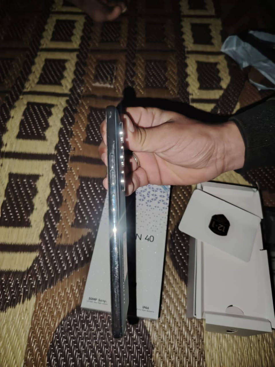 السلام عليكم مبايل لبيع شرط
كامون 40برو السعر 250 بي مجل شي قليل
ملحقات كاملا مستخدم 10 أيام للاستفسار رقم 
***********
مكان الموصل الايمن
