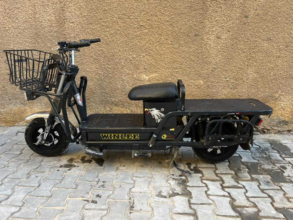 ً
سلام عليكم شباب دراجه شحن اللبيع نوع بيكم طويله دراجه حمل دراحه عالميه وشيل وزن كلش عالي دراجه مستخدمه  شهر وصل الشراء بيها موجود  مواصفات 

النوع بيكم 
بطاريات6دبل
الرجوع الخلف 
تشغيل عن بعد 
جهاز انذار السرقه 
شاشه تاب تعرض الك كل عطل 
شاحنه سريع ويقاف ذاتي 
 أشاير رباعيه 
لايتات زنوزن 
صفاحياتً تكدر شيل علين وزن 
بدي طويل جدا 
دبلات 6 
استان صفح يمنه 
استان صفح يسره 
سله اماميه 
مساحه خلفيه طويله جدا 
استان تعليك 
اطارات جوبلس 
بريكات دسكات دهن هدروليك 
دراحه حديد كامله  

اي استفسار اتصال 
 
***********

عنواني بغداد
