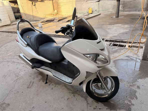 فورزا 08 لون ابيض صدفي دراجه نضيفه وخير من الله شلعه ومعدل وكهربائيات مكينه مكفوله من الفتح وياها منفيس حاويه جديده من بغداد جبتها ويلات نيكل اصلي مكاني قضاء المدينة بيها ملاحضات بلفديو تكدر تشوفها السعر  مليون 850  بيها مجال قليل ***********
