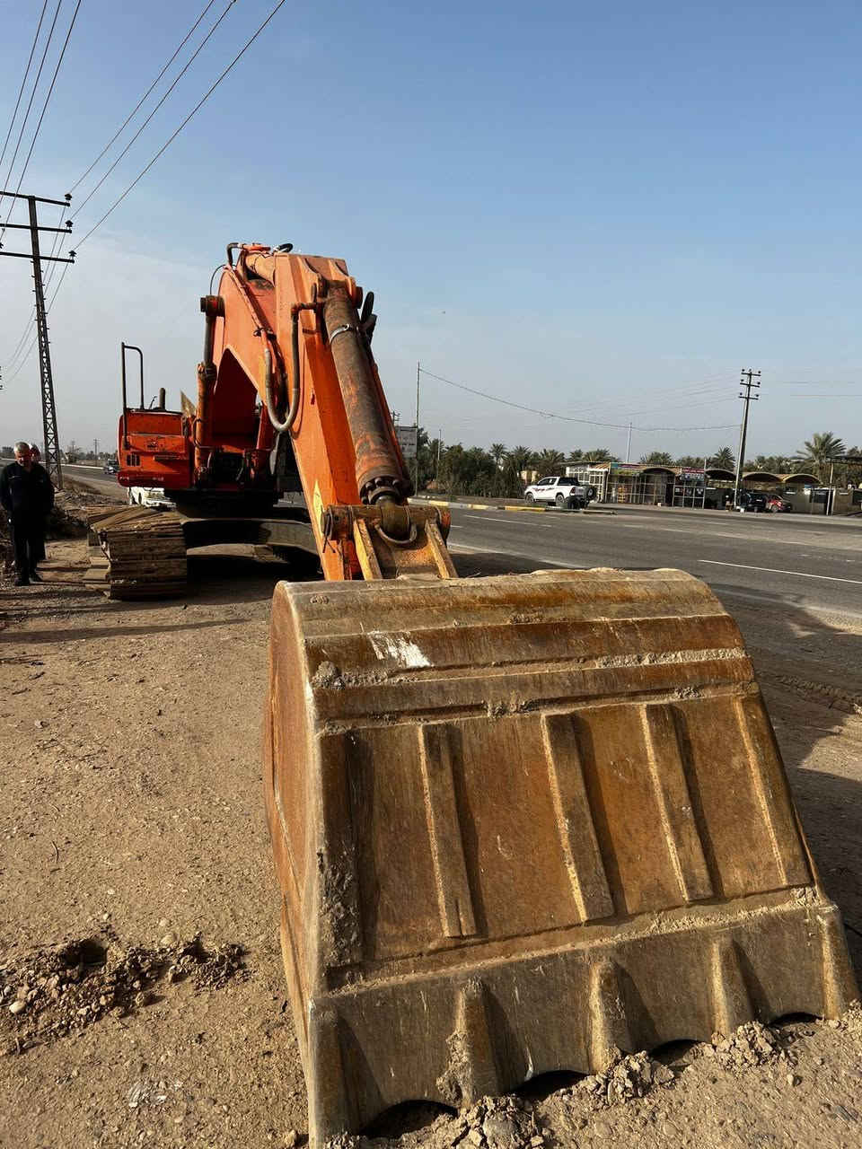 السلام عليكم حفارة 350 للبيع ديالى شهربان شباب اني مكلف بلنشر ***********
