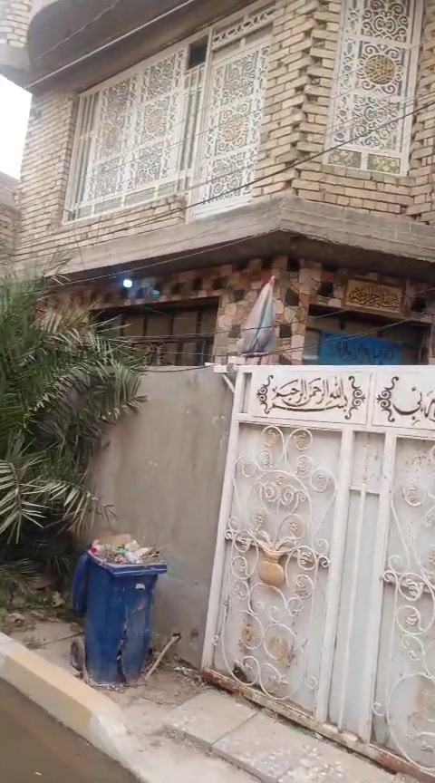 دارايجار ١٠٠م طابق ارضي معزول وحده مكون من غرفتين وصالة مع ملحقاته ايجاره ٤٥٠ نهايته الاتصال على الرقم ***********مكتب الموسوي للعقار بلديات منطقة ضياء الحلفي
