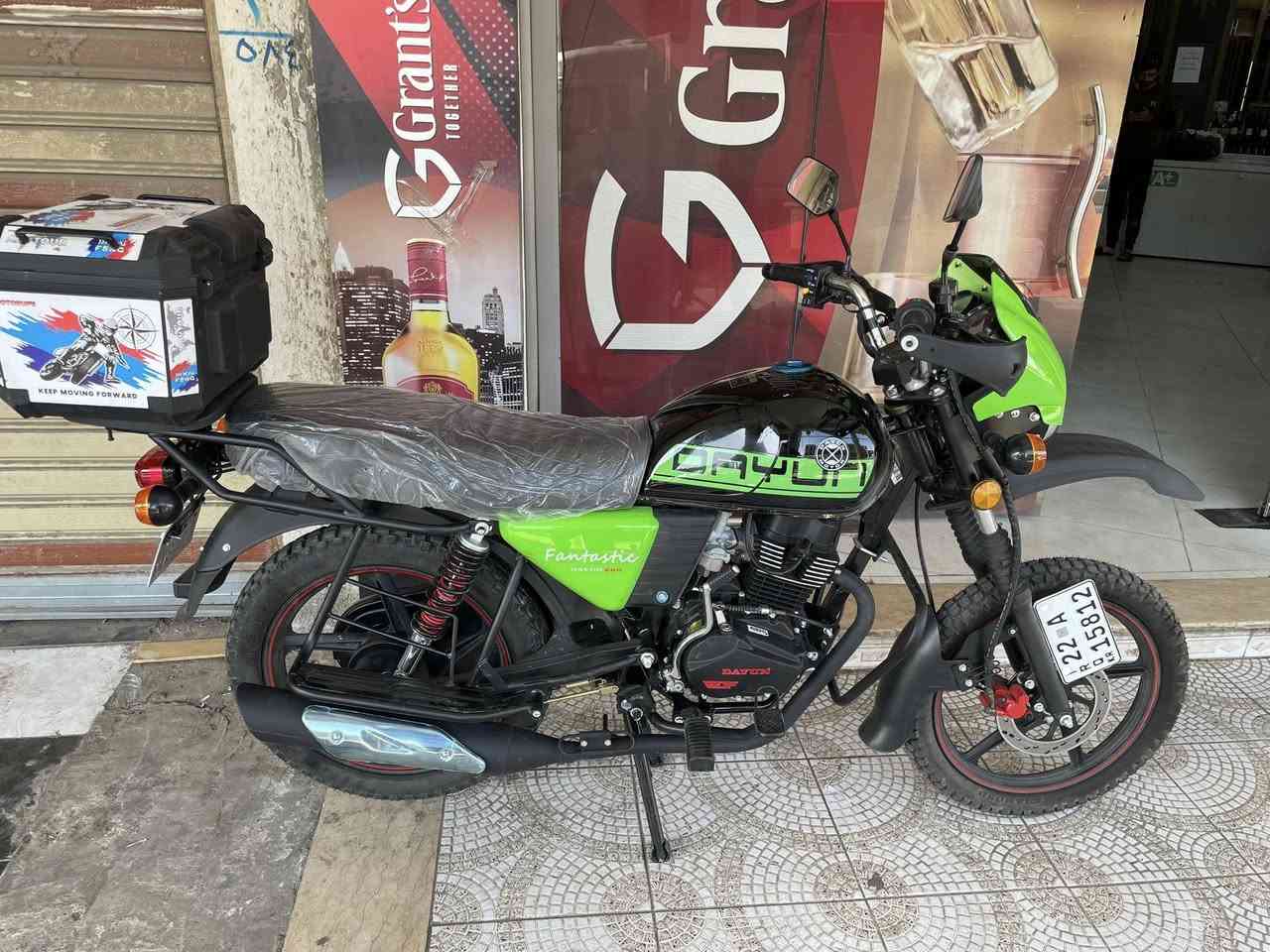 ماطور دايوان للبيع مصار 5 اشهر من طلعته من الشركه
ماطور بوضع الشركه. السعر 2700 
مليونين و سبعميه. 
و بي مجال قليل.  مستعجل على بعته 
*********** 
عنوان الموصل شارع الدركزليه
