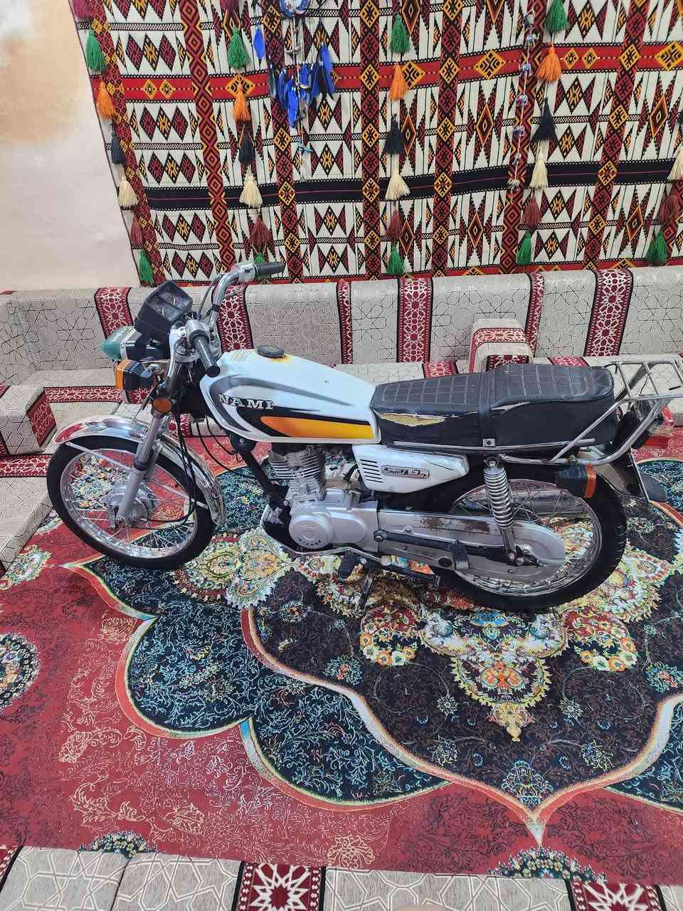 سلام عليكم دراجه اللبيع رقم وسنويه بسمي2030 تنتهي  مديل2020 نضيفه دراجه زبير ***********سعر 1500وبيه مجال
