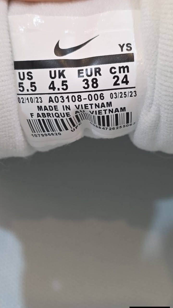 حذاء نايك صناعه فيتنامي اصلي
قياس 38.


**إذا كنت صاحب هذا الإعلان وتريد حذفه لأي سبب، رجاءا أرسل رسالة إلى الدعم الفني**