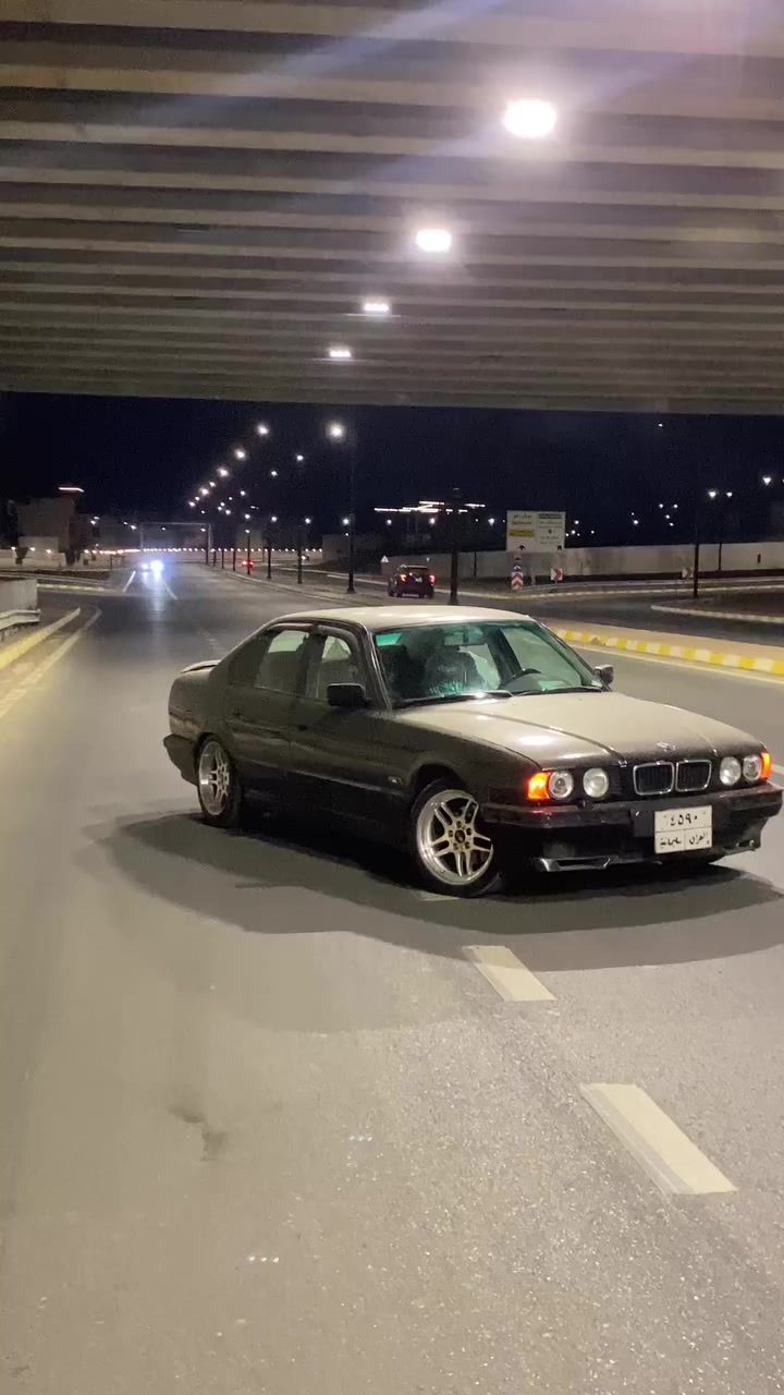 bmw  525   گێر عادی     مۆدێلی ١٩٨٩  کامل کامل کراوە بە  ٩٥         سلایدو   تۆماتیک نیە       کوشن کارە با  کوشن  جلد   تەلەفون   ناو ڕەساسیە  و  ناو فۆرمیگا  پێش پان    سەیارەکە  ماڵی دۆستە  دەعامی  بۆ دەعامی بە شەرت  گێر  ومەکینەی بە شەر   مەکینەی  هەڵمیشی نیە ڕۆنی گێڕو مەکینەی تازە  گۆڕیومە      پلاکو  نۆزلی تازەیە   بەنزین زۆر کەم ئەخوات  سەیارەکە  دینار مەسرەفی  تیا نیە   گێچی بەنزینیشی  ئیش ئەکات      
هەموو گیانی بە شەرت   سعر ٥٧ وەرەقە   مەعامەلەیەکەم     
 ***********
 تێبینی :    ٨وەرەقە و نیو   غەرەمەی تیایە  دوای مەعامەلە  ئەی گەڕێنمەوە 

ئەو  ڕەقەمەشی لەگەڵا  نیە     ڕەقەمێکی ترت ئەیەمێ   تا ٢٠٢٩ تازەیە
