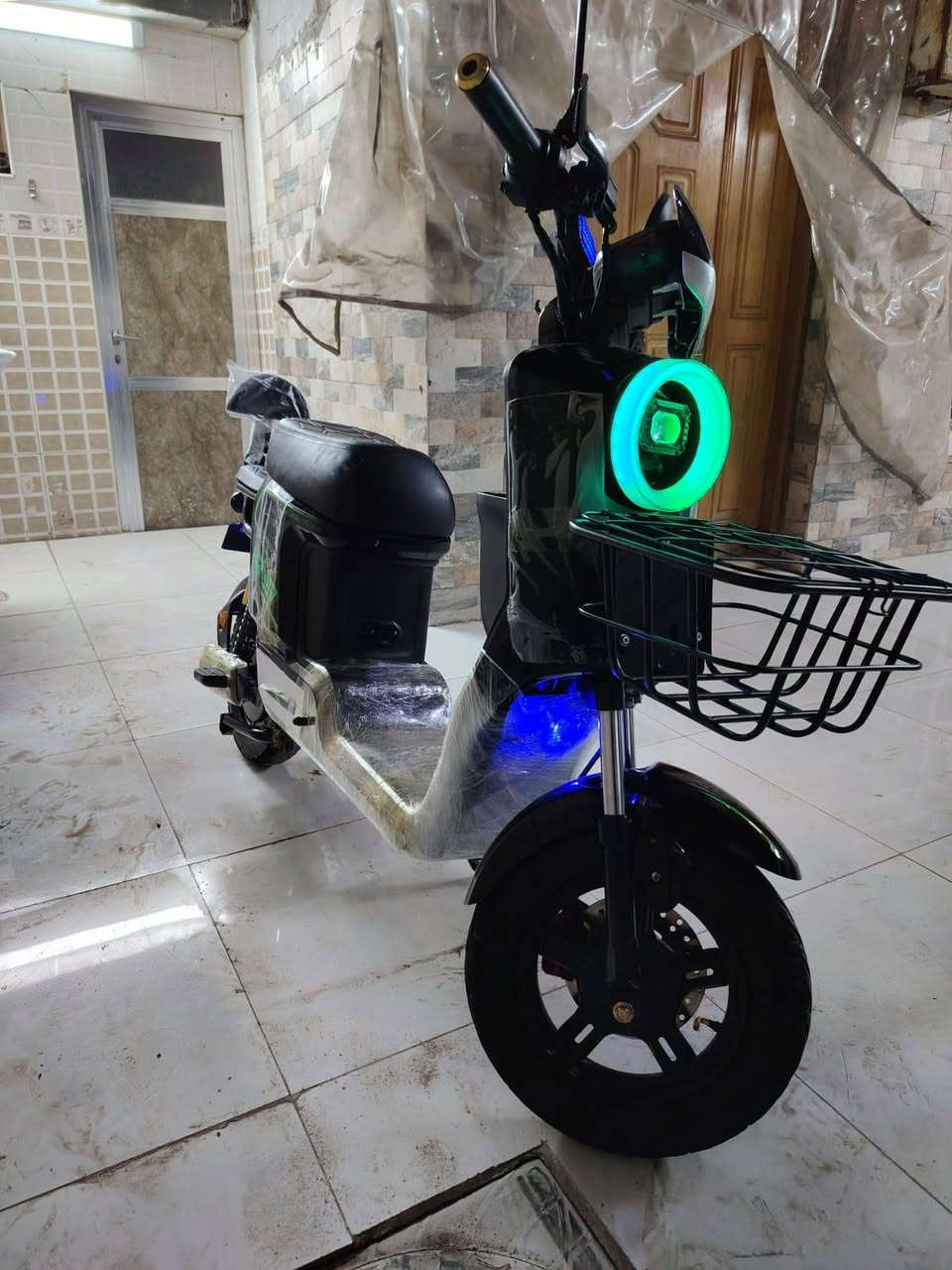 سلام عليكم دراجة شحن نوع ار 9 ولي 5بطاريات 32انبير مديل 2026 جديدة اخذتهة 2025/12 نضيفة و وياها وصل مال شراء رايدهة 450 الف و بيهة مجال رقم ***********
