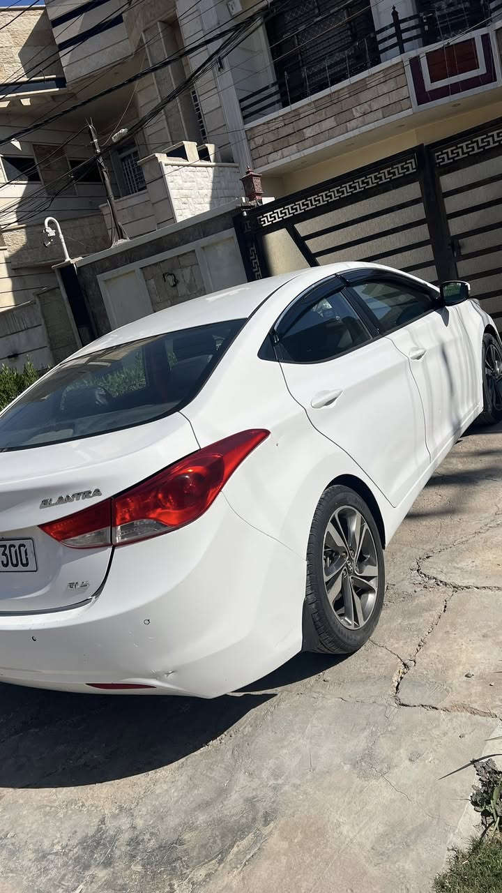 السلام عليكم
النترا خليجي ٢٠١٣
فول مواصفات 
بيها قطعة تبديل وقطعه بارد 
سيارة حلوه وعمليه وبالعافيه ع الياخذها
مكاني بغداد قرب نفق الشرطة
السعر ١١٥ وبيها مجال بسيط
واتساب ***********
اتصال ***********
