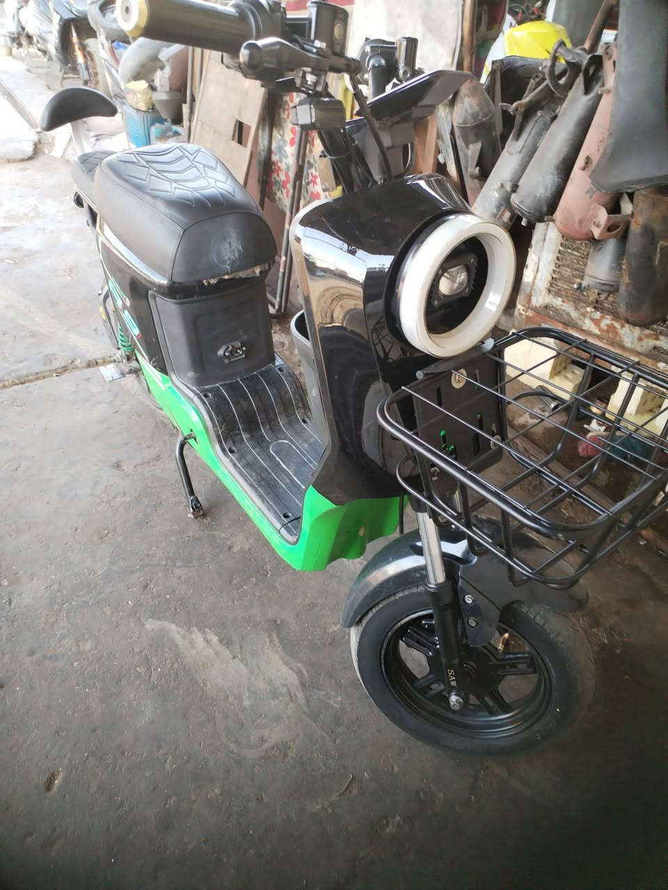سلام عليكم للبيع دراجه نوع R9 2025 خمس بطاريات دبل ٣٢ امبير جدد داجه حلوه و نضيفه دراجه  بعده بترابه بدون غسل دراجه كامله مكمله تخبل سرعه ٦٠ كيلو تمشيك ٦٠ كيلو   السعر قيم واخذ العنوان حي الخضراء الرقم *********** واتساب أو رصيد فقط الخاص مال فيس مسدود
