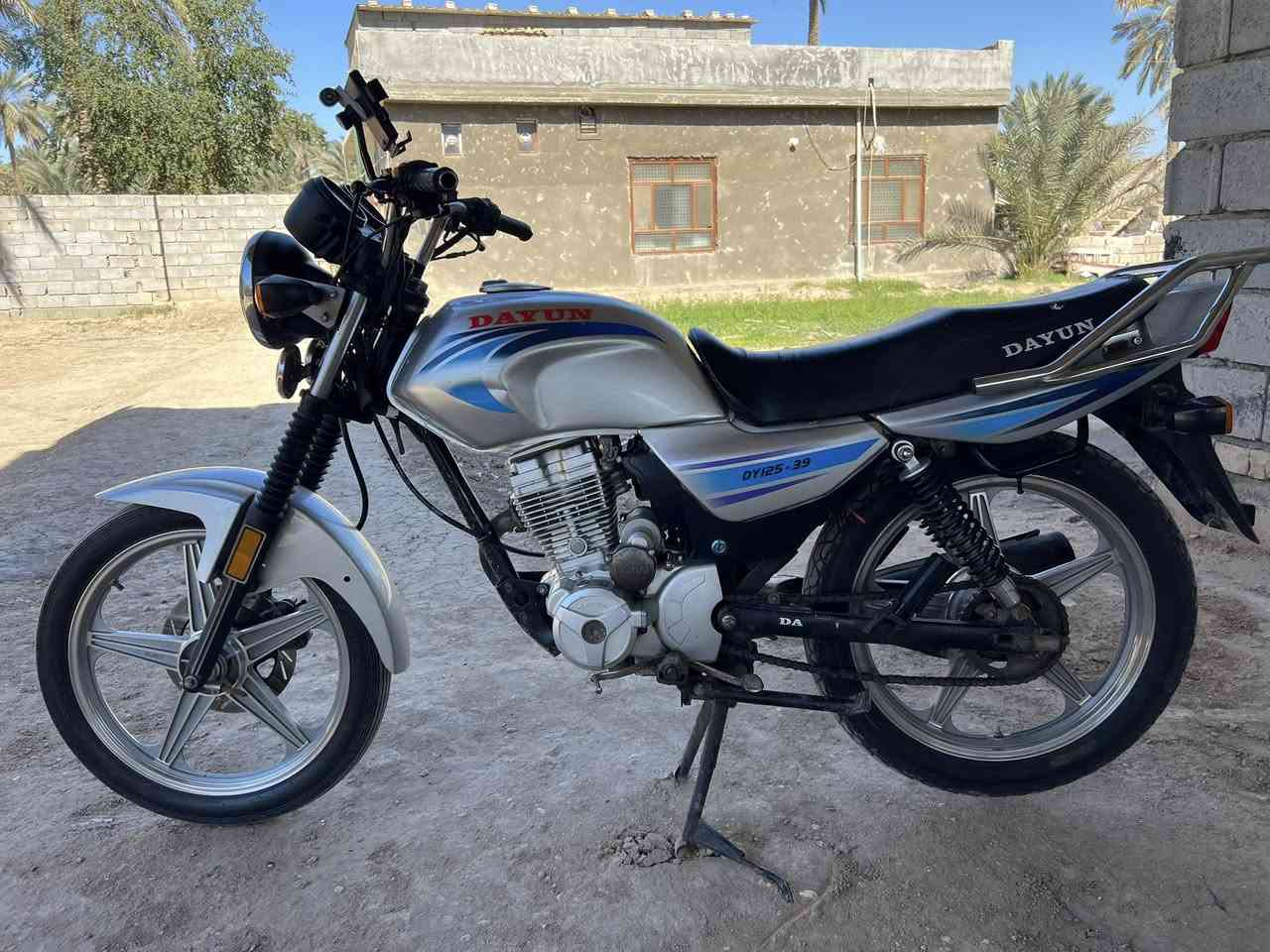 للبيع دراجه دايون موديل 21طالعه 22اوراق اصولي وصل معرض بسمي محرك ما مفتوح كهربائيات شغاله
 سعرها مليون وبيها مجال قليل 
مكان كربلاء الاتصال ‭0781 732 4514‬
