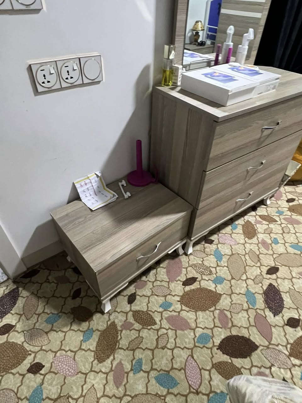 غرفه نوم تركي سلايت 6 قطع مع الدوشك نضافه فول مثل الصور السعر 300 وبيها مجال اتصل وتدلل ***********
