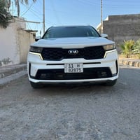 كيا سورنتو خليجي  رقم بغداد الماني بسمي  لون ابيض  موديل ٢٠٢١ ٦ سلندر ...