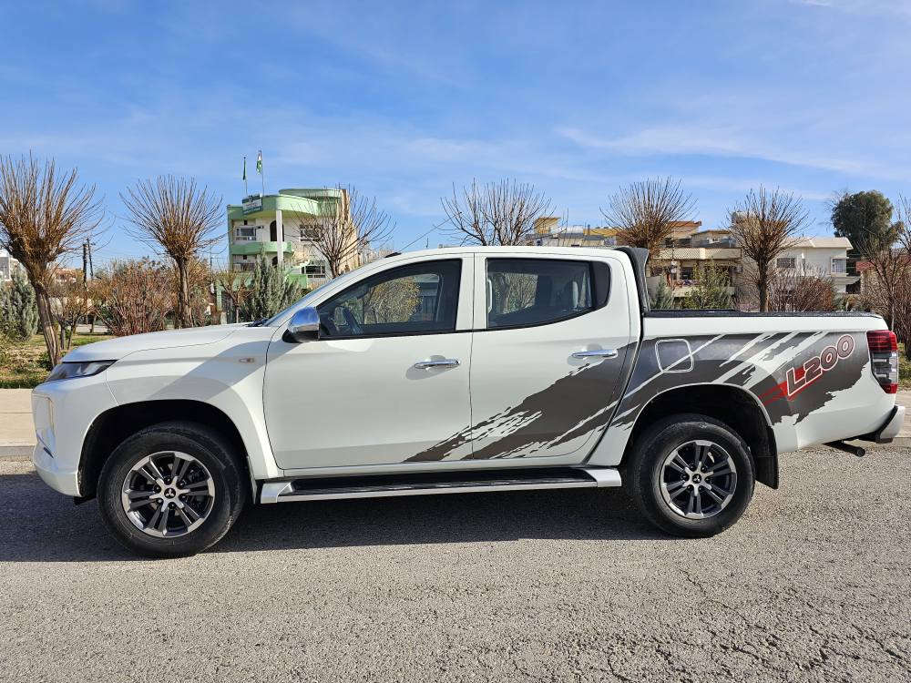 بسم الله الرحمن الرحیم 
میتسوبیشی پیکاب 2020 دەبڵ ئەکسل L200 بێ بۆیاخ- بێ سارد. رەسمی سۆنەرم داناوە . 
دەرجە یەک 1\1  ماشاءالله نمونەیە. 

132 هەزار ڕۆشتووە 
ویل کەپ-سوکان ڤۆلیۆم_شاشەو کامێرا- حاسە-لید و بلاجکتۆر-ئاوێنە کارەبایی- چوارجام کارەبا. 
سەنەوی قەرزار نیە تازە سەنەوی بەسەرچوە. 

گێر و مەکیەنە- دەبڵ ئەکسل - تبرید و گەرمی - تەقەو رەقە- تەحویل و غەرامە- هەمووی بەشەرت. 

شوێن سلێمانی 
***********
*********** السليمانية, العراق
