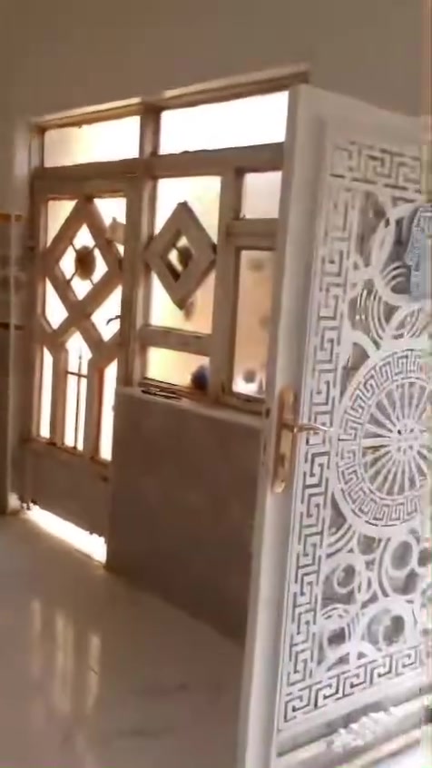 البيت للبيع طابو صوف المساحه 125متر الطابق الاولى كامل البناء والثاني ع النص يحتوي ع استقبال وغرفه ومطبخ وصاله البناء حديث العنوان خلف رضا حسون التواصل ع الوتساب او الاتصال ع الرقم ***********
