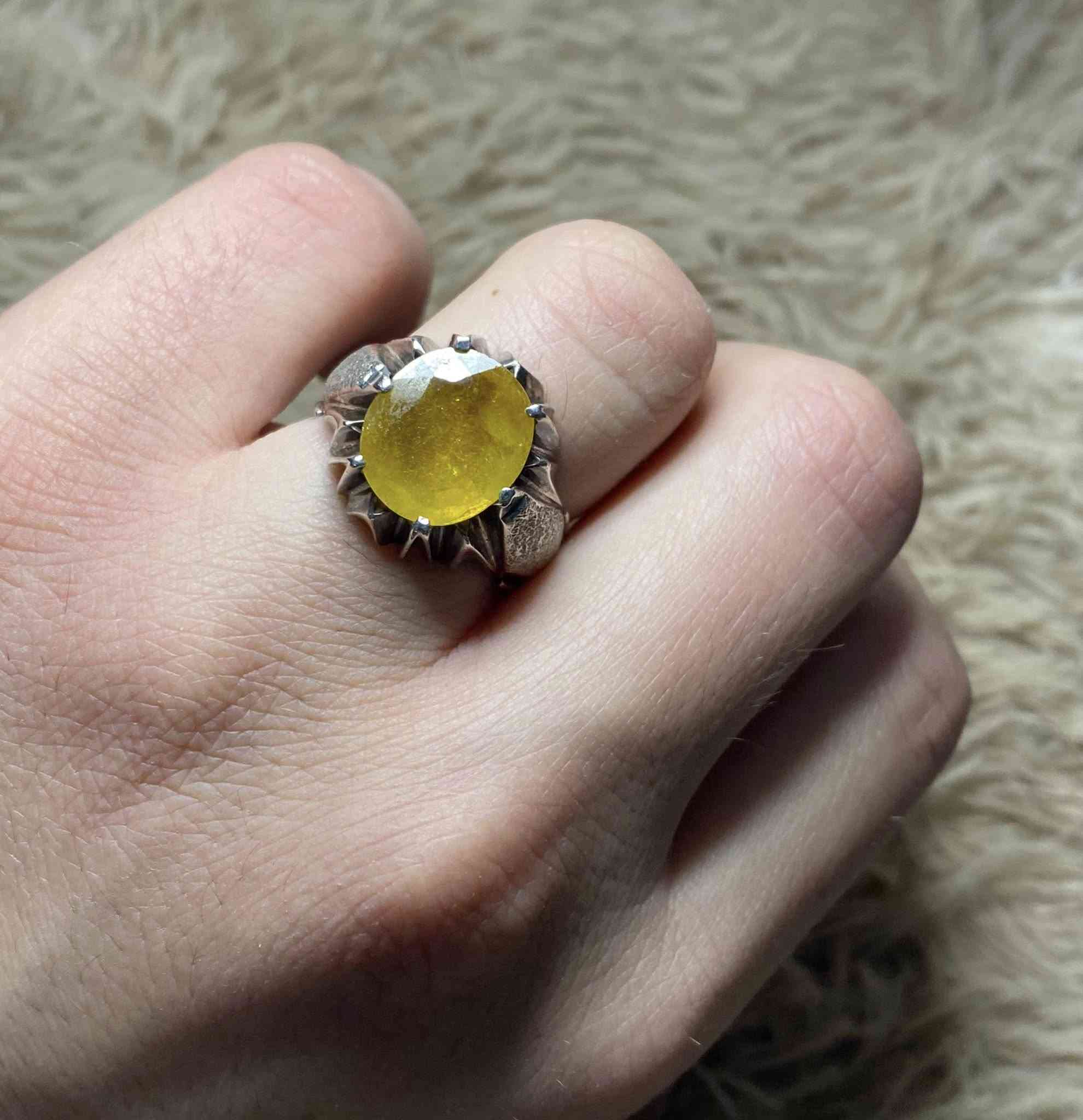 سلام عليكم ياقوت افريقي اصفر صياغة ثقيلة قياس(24)
للبيع يوجد توصيل ***********
