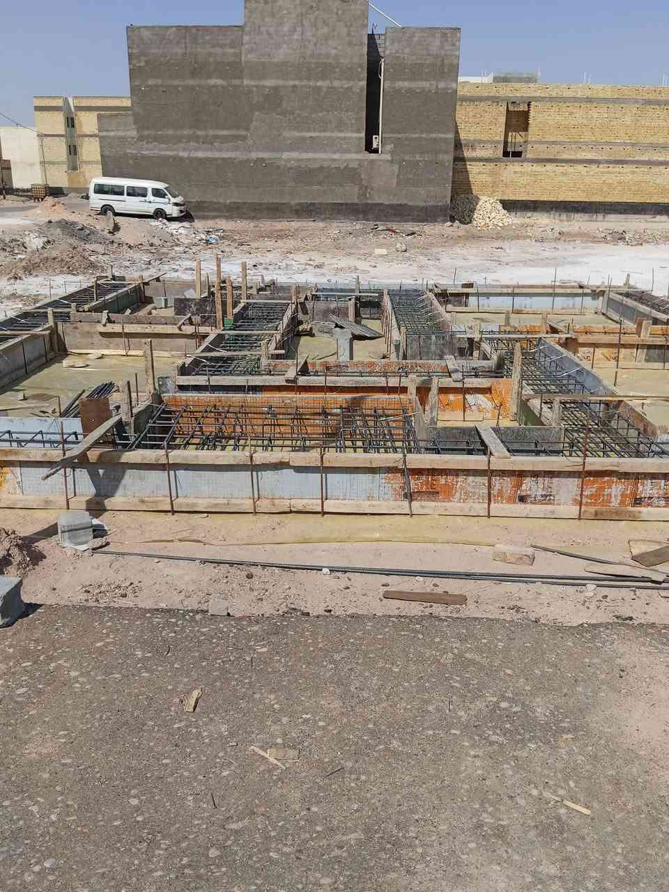 تم بفضل الله تعالى وبركاته صب اساس مساحته 100 متر في الثاتزه الاوله  والتوفيق للجميع ان شاء الله اخوكم احمد النجار لجميع اعمال النجاره والتسليح والصب ***********@@
