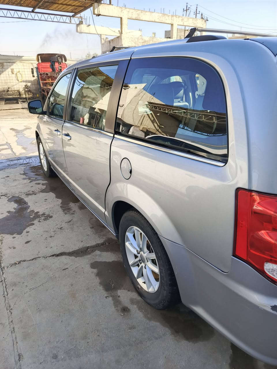 دوج كرفان 2019
مواصفات sxt
بچم كبس
تخم تاير جديد 
دشبول طافي لا عطل بيها
3قطع تبريد
كشن بلع
كشن كهرب
كشنات جلد
ابواب كهرب
صندوق كهرب
محرك ما مفتوح
ماشيه 95 شرط حقيقي
ستخدام شخصي شرط ما مشتغله
خير من الله السيارة 
 خط حادث امريكا فقط وموجود بالصور باب وچاملغ خلفي فقط 
سعر 178 $
عنوان بغداد 
رقم***********
