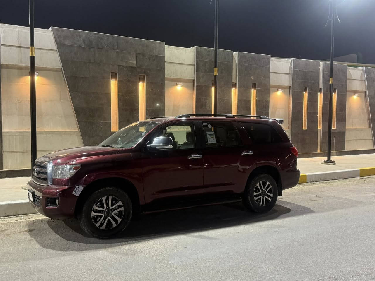 السلام عليكم للبيع 

تيوتا سيكويا  بلاتينيوم 

بسمي رقم الدولي 

موصفاتههً معروفه

داخل بيجي

.الموديل:2008

.المواصفات(platnum) 1/1

.سلايد روف

كشناتً جلد 

.كامره

.تحكم ستيرن جهتين

.ستيرن كهرباء

.مري شفط

.كشنات جلد +تدفئه تبريد

.بردات جانبيه بلاديه

.شاشه ايباد

.V8(5700)

.بعد بيها هوايه مواصفات 

صبغ حزام جماليه

حادث قفط جاملغ امامي

.السعر152 وبيه مجال 

مكان السياره بغداد شارع فلسطين 
استفسار ***********
