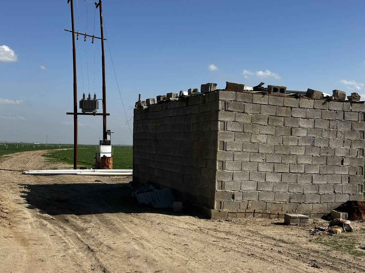 السلام عليكم يوجد كاع قطعتين كل قطعه ٣٢ دونم المجموع ٦٤ دونم إستثمار برية الاكرح مطشوشات كامله من حب وكيماوي وطلوع الحنطة ما شاء اللّٰه غطاسات عدد٢ محولة عدد٢ مرشات كامله ومسجلات بالخطة الزراعيه البيع نقد والمظبوط يرهم ع الموسم صاحب الأرض أحمد المخلف للاستفسار ***********
