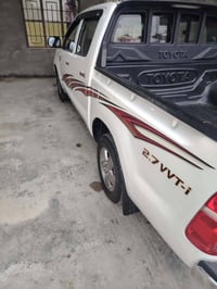 بيع تيوتا هايلوكس موديل 2014 رقم اربيل  كير ومحرك مكفول وحداديه  جديده...