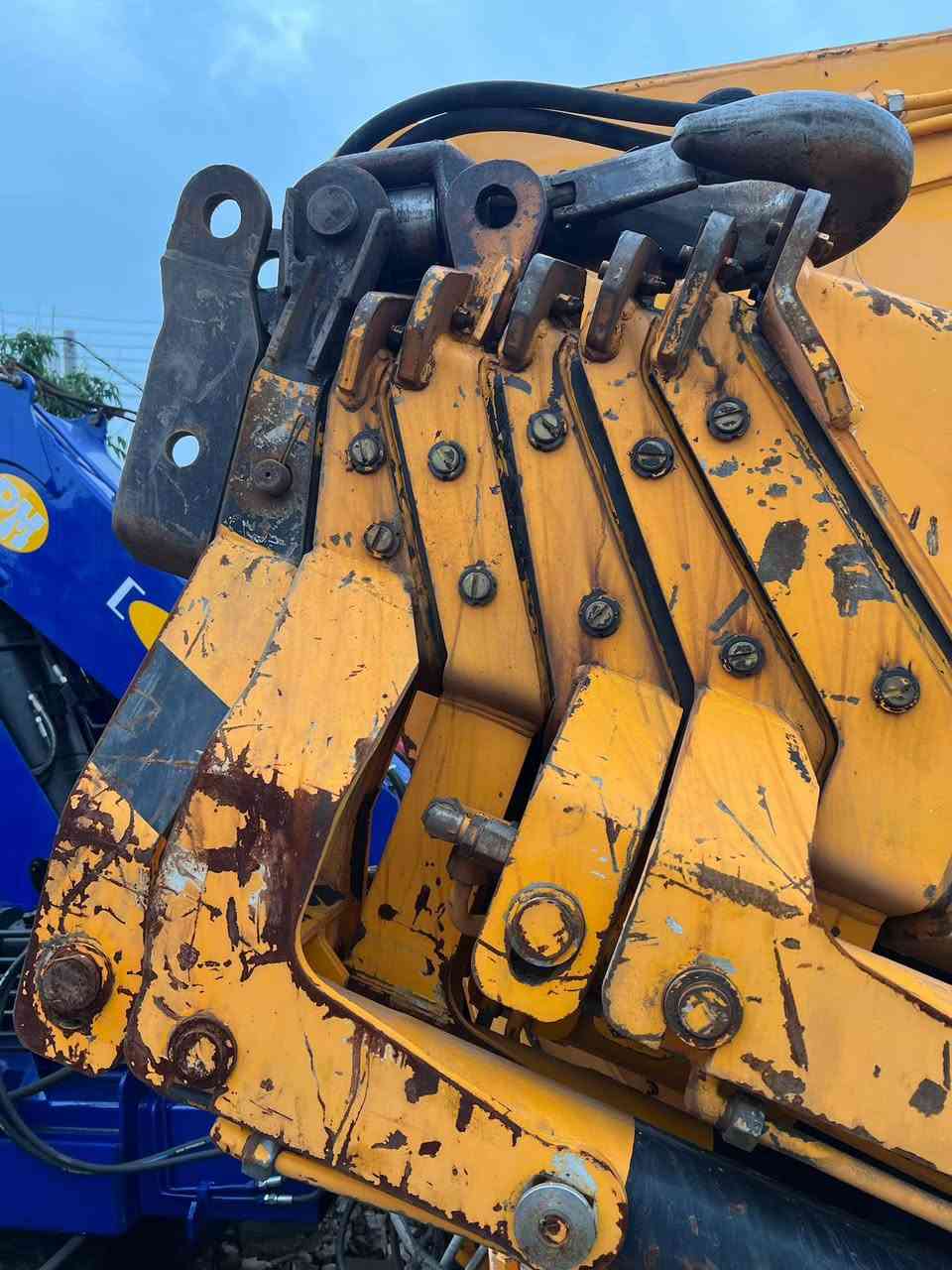 50ton SQ1000 crane, six hydraulic connections plus one manual connection, lifting up to 25t


**إذا كنت صاحب هذا الإعلان وتريد حذفه لأي سبب، رجاءا أرسل رسالة إلى الدعم الفني**