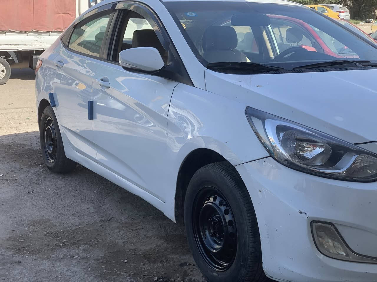 اكسنت موديل ٢٠١٢ خليجي بغداد محرك ١٦٠٠ دوش رقم جديد بيهة صبغ نص بنيد والجاملغ الخلفي بيهة ملاحظات  موظح بلصورة  
مكان السيارة بغداد الاعلام 
***********
سعر ٨٩
