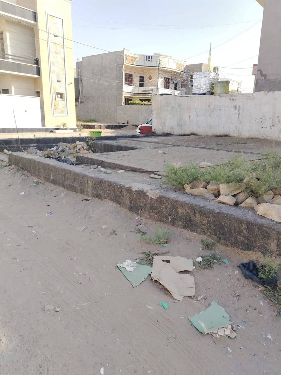 #عقارات_ارض_الصفوة_في_الرمادي
#عروضنا_ما_تخلص
قطعة أرض للبيع في الرمادي مركز المدينة
حي البكر __ مقابل المطعم الملكي ...
ركن 205 متر __ شارع 10 متر
تحتوي على رباط ومدفونة _ بيها اجازة بناء
طابو صرف __ تحويل مضمون بأسم المشتري
خدمات التبليط والمجاري قيد الانشاء
السعر 💰خاص
ملاحظة  __ ممكن مرواس القطعة مع بيت في التأميم
***********
***********
***********
يتوفر واتس آب ✅
عنوان المكتب _الرمادي _التأميم _الشارع العام _30 تموز
بجانب مخبز الفرقان
