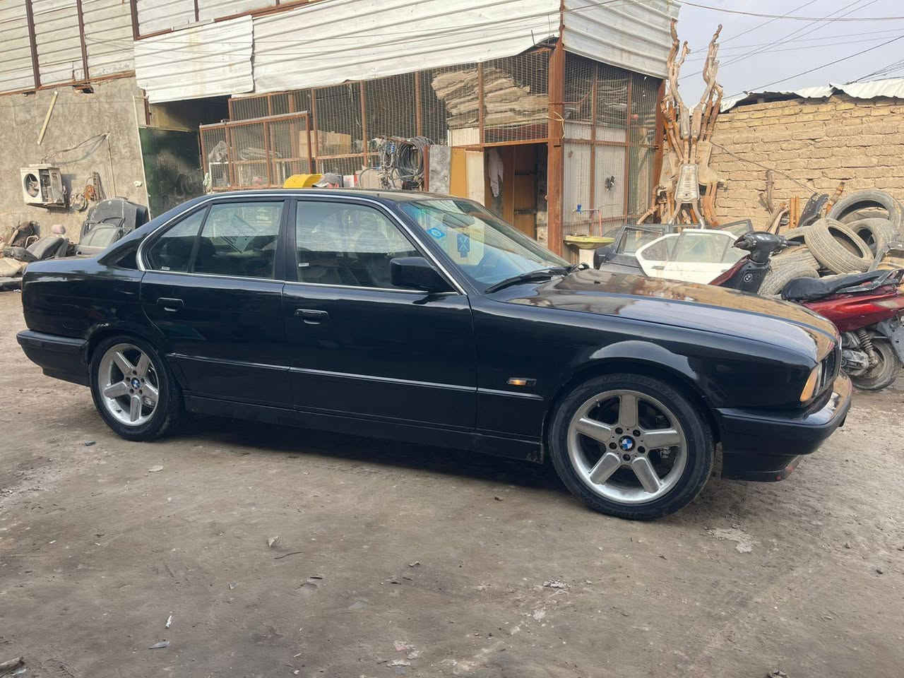 بي ام دبليو للبيع فقط
حجم 535 مكينه وكير وحدادية وتبريد ثلج تخم تاير ويل كب مديل 93 رقم انبار انكليزي تحويل ثاني مابيها نقص تاريك لحدود العراق السعر 50 بيها مجال حك الجية المكان بابل حله رقم الهاتف
***********
