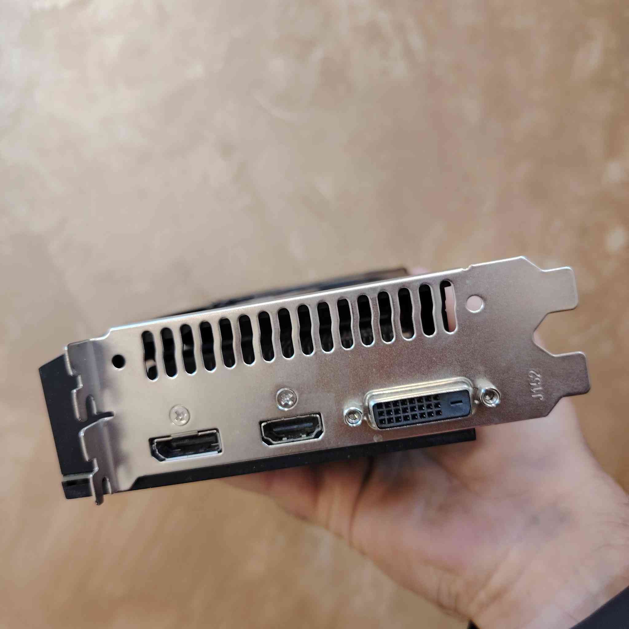 سلام عليكم كارت شاشه
Rx580 8gb
نظيف وما مفتوح ابد حرارته ما توصل 60 بضغط
سعر 75 قفل سعر ثابت
مكاني بغداد جميلة الاولى
رقم الهاتف واتس اب ***********
