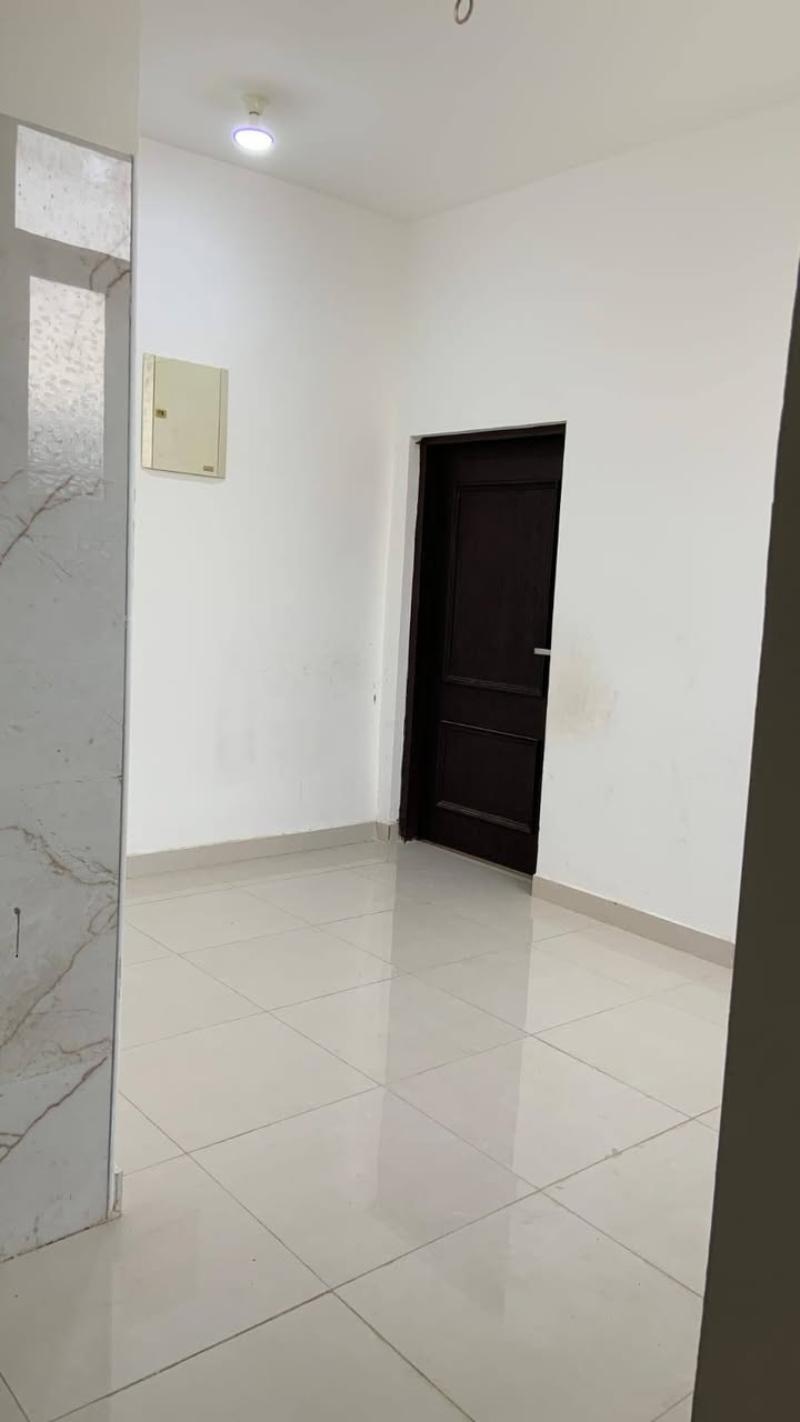 #للبيع #بيت #منطقه #ال٣٦ #طابقين

بيت للبيع بل ٣٦ طابقين واجهه ٦ وربع والنزال ٢٠ متر

مساحه البيت // ١٢٥ متر بناء مسلح

الطابق الأرضي // غرفه وصاله ومطبخ وبراني وصحيات داخليه وخارجيه

الطابق الأول // غرفتين وصاله ومجمع صحيات

ملاحظه // البيت حر مامطلوب

سعر البيت // ١٢٥ مليون

موقع البيت // ال ٣٦ قرب اسواق سيد بشير

نستقبل جميع العروض العقاريه والتجاريه على الواتساب

*********** // واتساب

*********** // اتصال

أو زيارة المكتب الحضارة للعقارات السماوه حي الحكم مجاور صيدلية آدم
