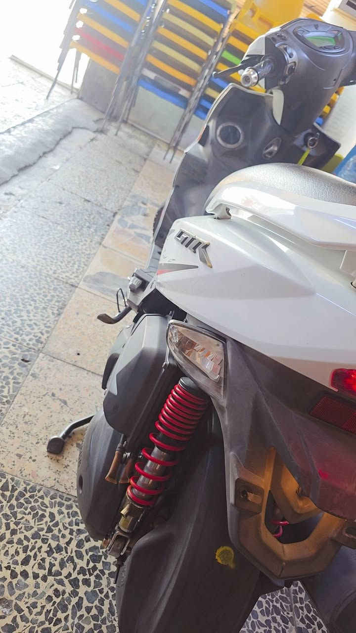 سلام عليكم خوان دراجه جي تي ار للبيع صارلها 14 يوم نازله من الرنبه دراجه كلها بلاديه برغي ما مفتوح بيها تجي تجيب فيتر وياك وتفحص على راحتك الدراجه معروضه ب مليون و 150 مكاني مدينه الصدر قطاع 72 
‏‪0776 573 9550‬‏ ما متواجد خاص
