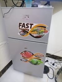 ثلاجة صغيرة ونظيفة • ما داخلة تصليح • مكاني زيونة