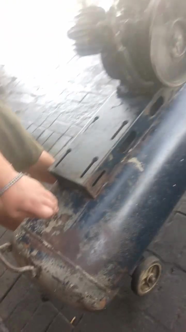 تاروسه هوه بانزين شغاله ونضيفه عل فحص حجم 250نضيفه ابشرط الشغل عنوان بغدادالزعفرانيه الاتصال ***********السعر 375
