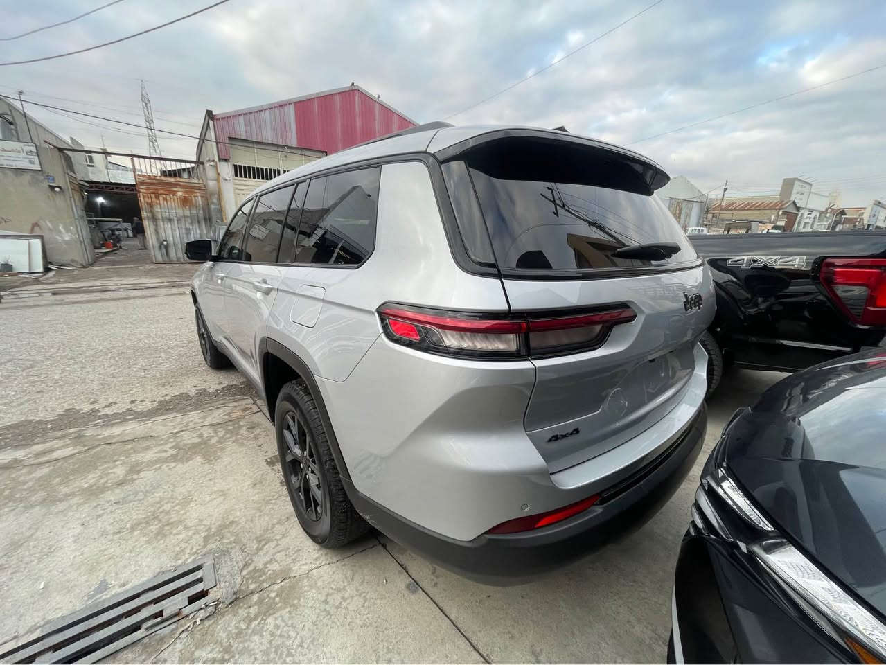 فول مواصفات عدا فتحه بلاك ادشن 24 بابين فقط صبغ بدون قطره دواخل ماشيه 40 كاتي تترقم شمالي فقط مكانها اربيل 
*********** أربيل, العراق
