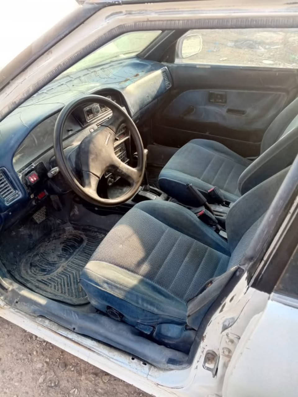 السلام عليكم 
تويوتا كورلا
موديل 1991
كير اوتماتيك
كير محرك شغالات 
بيها طخه بنيد وجاملغ يحتاجلهم صبغ
تايرات نضيفه
مكينه تبخير
كير جديد وصدر جديد باتري جديد
سنويه لل2028تحويل او وكاله اذا عندك راتب رعايه
مكان السياره صلاح الدين سامراء 
للاستفسار الاتصال 
***********
