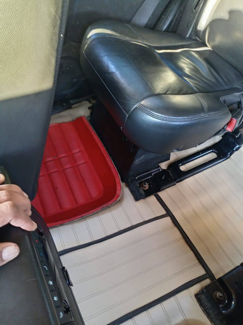 السلام عليكم تاهو ادوات 2011 للبيع السيارة مكصوصه قمارة علمود الدخولية سعرها 80$ للاستفسار اتصل
*********** واتساب
