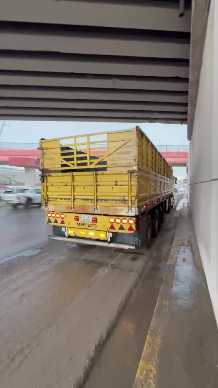 السلام عليكم
عربانه عمل محلي شغل الموصل 
شاصي حدادي 16 لا كسر ولا فطر طول 12/50
اربع محاور 2 صيني. 14 واحدبرينه والرابع رفاع الماني 13
تايرات كهربائيات هواء  جاهزه للشغل سكراب ابد مامشتغلة
السعر 125 وبيها مجال مكاني الموصل 
***********
***********
