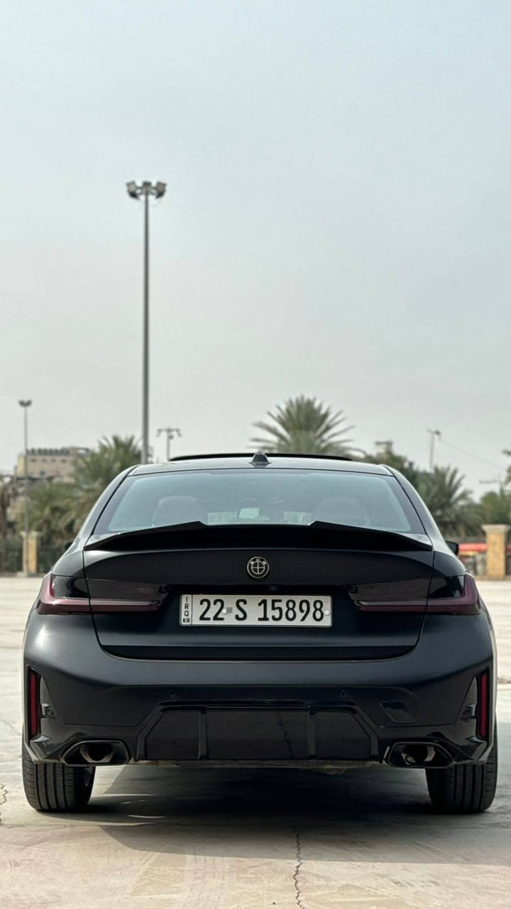 سلام عليكم  BMW 330i 2024 2.0 للبيع
للاستفسار خاص ☄️
​المحرك: 4 سلندر بسعة 2.0 لتر (TwinPower Turbo).
​القوة الحصانية: 255 حصان.🔥✨
گير اوتوماتيك ZF من 8 نمر (مع شفتات تحكم بالستيرن).
​نظام الدفع (xDrive): دفع رباعي 4⃣💥
​التسارع: من 0 إلى 100 كم/ساعة.. 5.4 ثانية.🛑
​2. تصميم الخارجي (فول مواصفات M Sport)📣
​
رادارات امامي خلفي جانبي 360° 💯💯
​الإضاءة: مصابيح أمامية ادابتف لايت ونظام التحكم التلقائي بالضوء العالي.
​العجلات: وياله رياضية قياس ١٨"
فتحة سقف
​3.
​الشاشات:  شاشة عدادات حجم 12.3 بوصة متصلة وسطية بحجم 14.9 بوصة 📸🔋
​المقاعد: مقاعد رياضية جلد تحكم كهربائي كامل ذاكرة خزن وضعيات القيادة مقاعد تدفئة ✨☄️
​عرض المعلومات (Head-Up Display) بروجكتر على الزجاج الأمامي يعرض السرعة، الإشارات المرورية، الخرائط.🗺️
​الإضاءة الداخلية: إضاءة المحيطية (Ambient Lighting) ألوان متعددة ✨
​التكييف: تكييف أوتوماتيكي ثلاثي ( للسائق، والراكب الأمامي، والمقاعد الخلفية).☯️❤‍🔥
​4. أنظمة الأمان ومساعدة السائق (Driving Assistance)
التنبيه عند الخروج من المسار مع توجيه ذكي للمقود.💥
​كاميرة خلفية .✨☄️
بسعر (295 ورقة)💲🔥
***********: 📞💯

