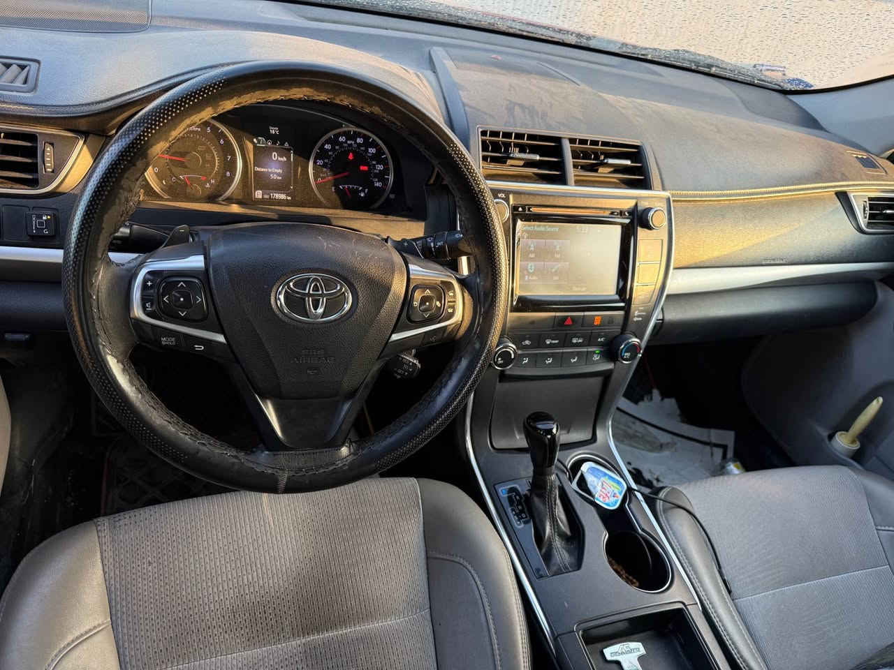 کامری ٢٠١٦ مارۆنی فوول مواسەفاتە دوو چاملغی پشتەوەی سبوغە بێ ژۆرێ و چاملغی پێشەوی لای سەکنی گۆڕاوە و بۆنیتی قۆپێکی هەیە سەیارەکە کەمێک تەزرەی هەیە و ١٧٨ رۆیشتوە زۆر پاکەو بێ تەقەو رەقەیە و سەنەوی و هەزەی نوێیە داوای ١٣٥ وەرەقەو معامەلەی لێ دەکەین بۆ زانیاری زیاتر پەویوەندی بکەن بە *********** أربيل, العراق
