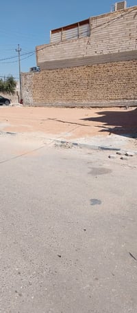 للبيع عرصه ١٠٠م مربعه في حي الوفاء على شارع 15 وساحه للاستفسار ٠٧٨٠٠٥٢...