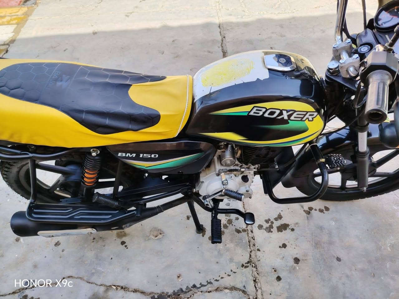 السلام عليكم بوكسر مديل 2021اوراق اصولي شرط الترقيم  مجفته تجفيت شركه مابيه اي نقص  تجي تفحص وتأخذ  سعر مليون 150 وبيها مجال تعال خاص ودلل مكاني ديالئ بعقوبه هاذا رقمي ***********
