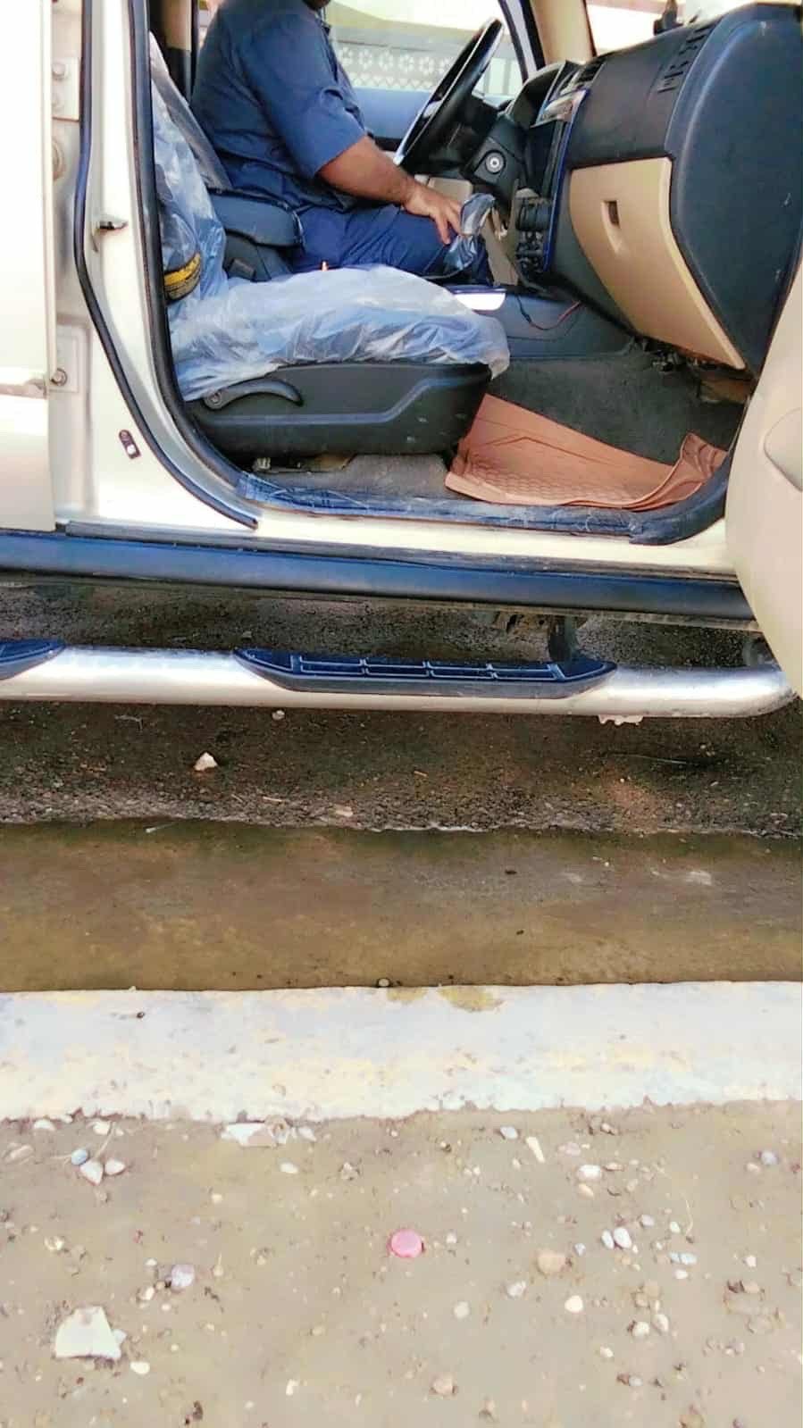 للبيع همر H3 
مديل 2006 حادثها فقط باب الصدر 
محرك و كير تاهو سته سلندر اعتمادي جداً و قوي يتحمل و مابي عطلات 
سيارة جاهزة و مرتبه مال جنايه مابيها أي نقص رقم بغداد جديد بأسمي سنويه و هزة جاهزة 
عنواني بغداد البياع 
للتواصل ***********