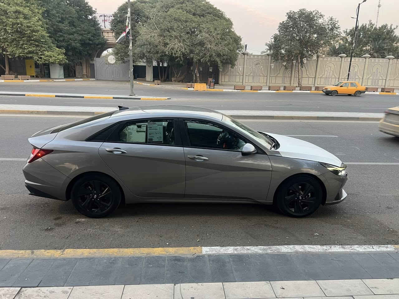 السلام عليكم 
النترا ٢٠٢٣ 
بدون صبغ فقط بارد بصيط
بل الجاملغ والبنيد كلش بصيط 
ماشيه ٤٣ 
السياره جاهزه من كلشي 
ممتعوبه السياره جديده
مكان بغداد 
السعر ١٦٠ وبيها مجال 
الرقم ***********
مكلف بل النشر
