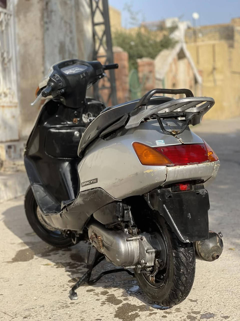 سبيسي ياباني للبيع
مستعجل على بيعتها 
دراجة مكينة ناعمة وحلوة بس يحتاجلها ترتيب بسيط 
السعر ٣٥٠ وبيها مجال للشراي
***********
